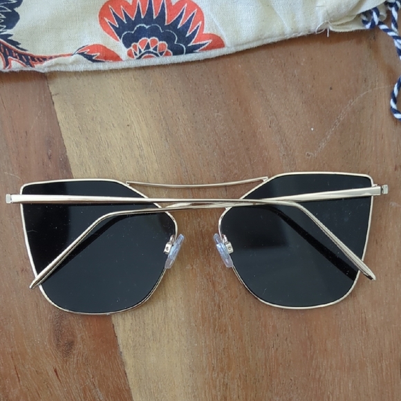 Urban Outfitter Sunglasses - Picture 3 of 4